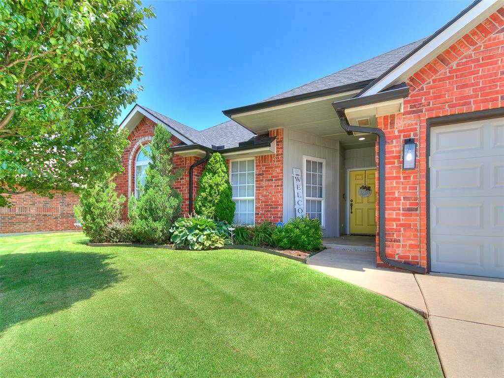 748 Caroline DR, Yukon, OK 73099