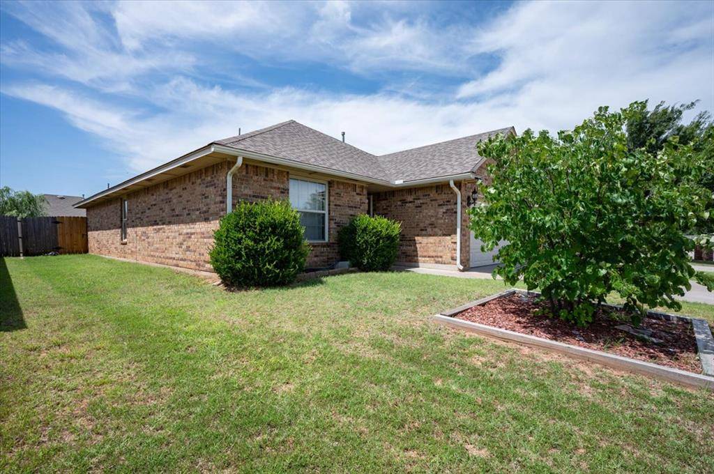 10716 SW 33rd TER, Yukon, OK 73099
