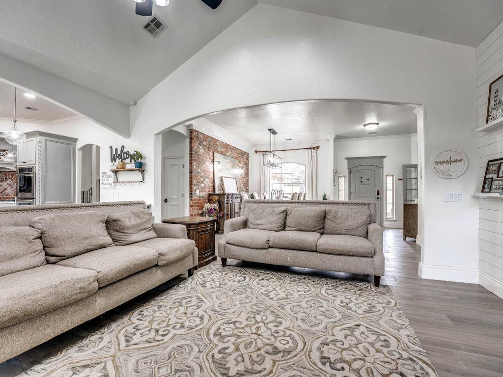 8845 Palermo DR, Edmond, OK 73034