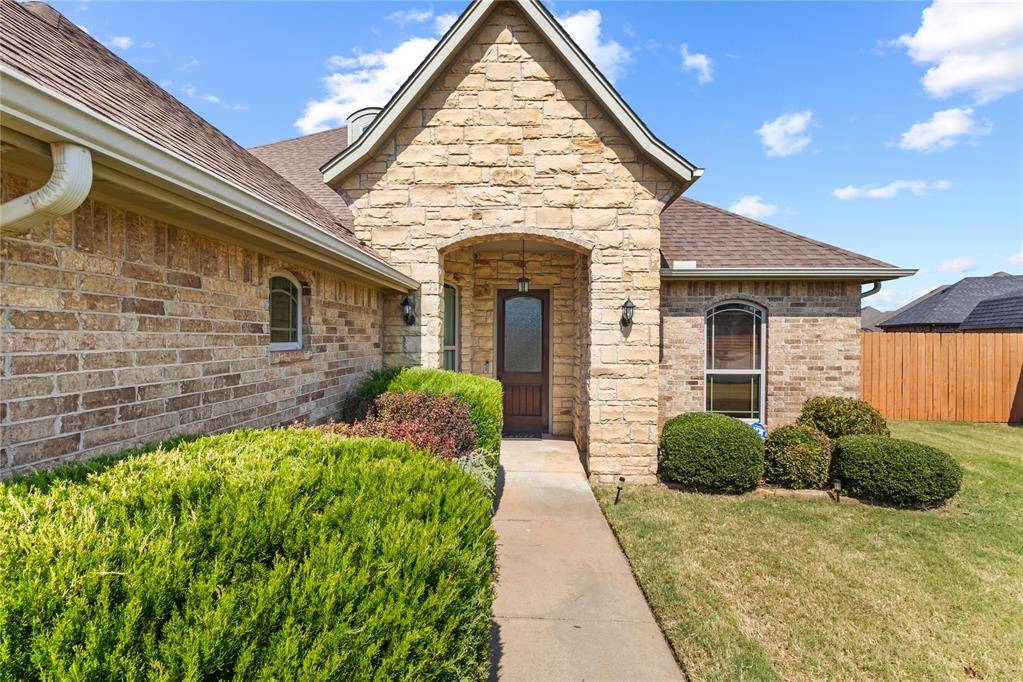 1304 Crimson DR, Weatherford, OK 73096