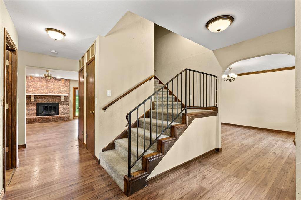 2442 Edgewood DR, Enid, OK 73703