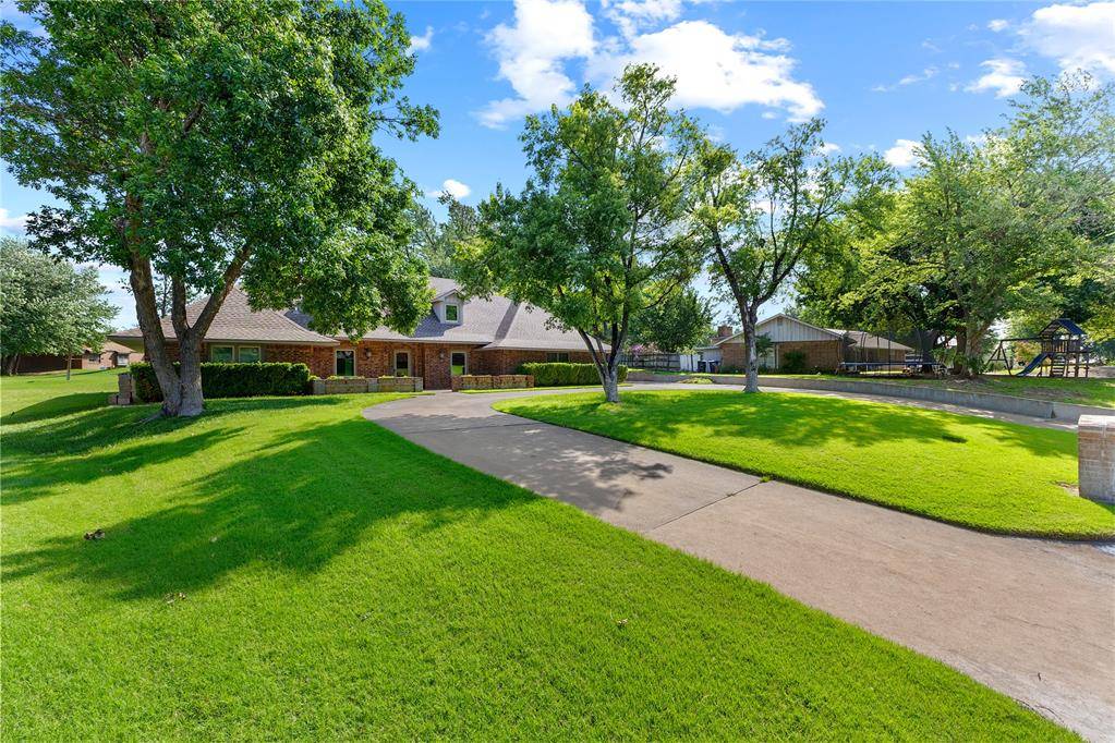 2442 Edgewood DR, Enid, OK 73703