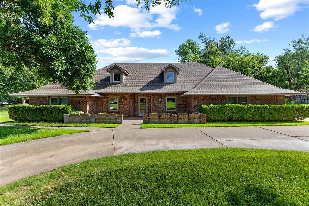2442 Edgewood DR, Enid, OK 73703