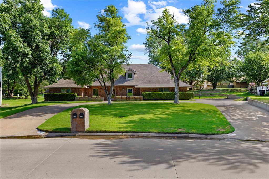 2442 Edgewood DR, Enid, OK 73703