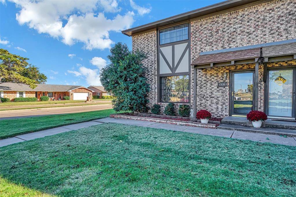 1325 Canterbury BLVD, Altus, OK 73521
