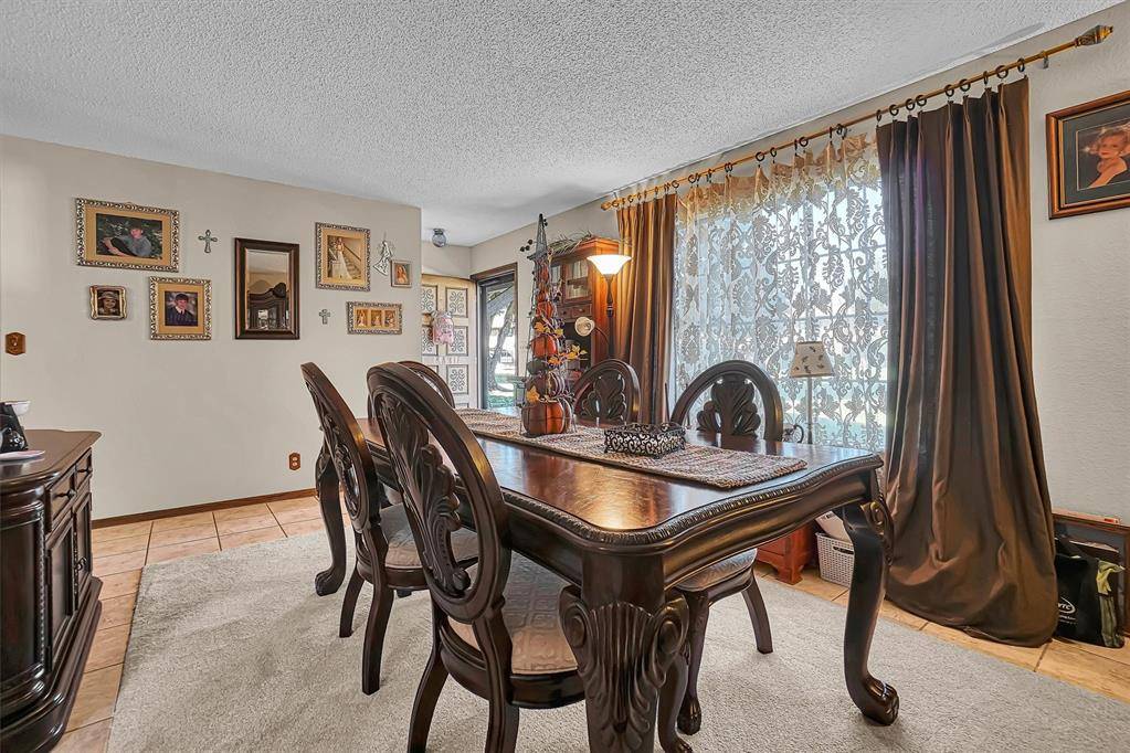 1325 Canterbury BLVD, Altus, OK 73521