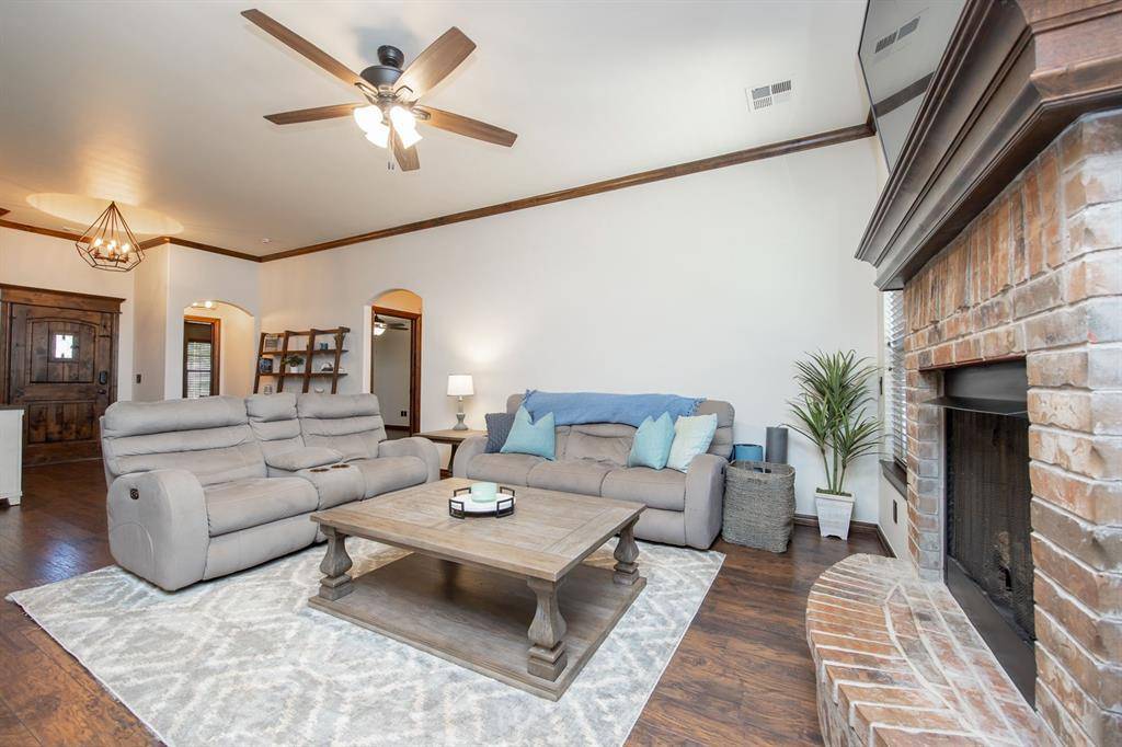 18121 Haslemere LN, Edmond, OK 73012