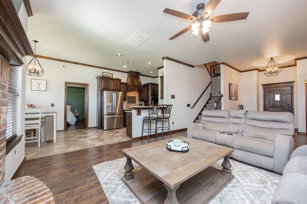 18121 Haslemere LN, Edmond, OK 73012