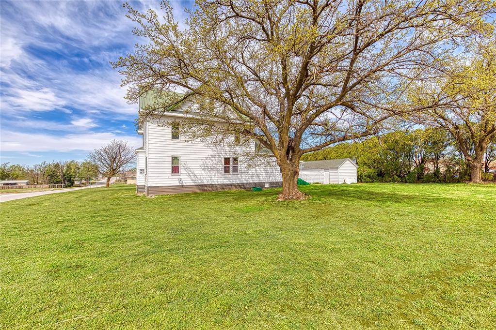 521 S Evans AVE, Leedey, OK 73654