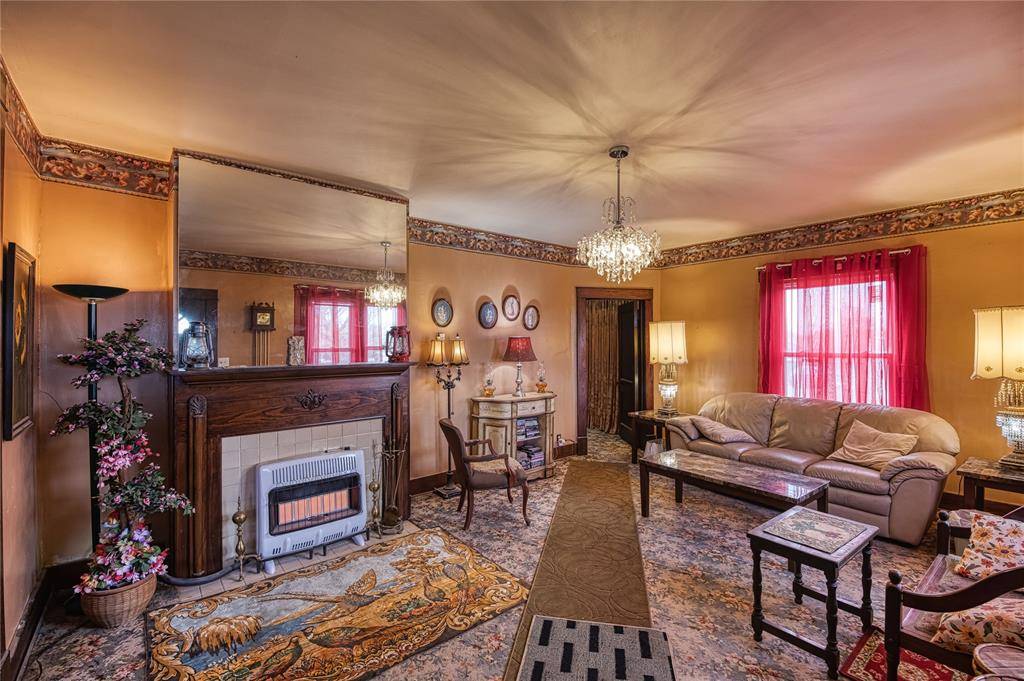 521 S Evans AVE, Leedey, OK 73654