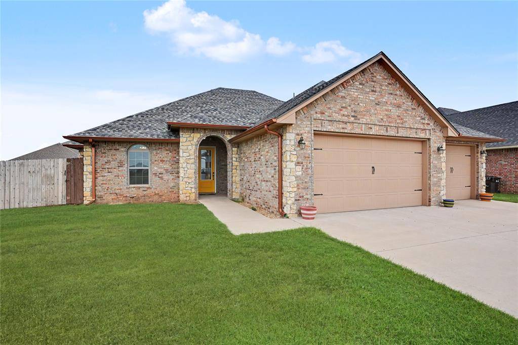 2104 Buffalo LN, Altus, OK 73521