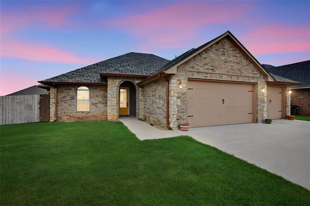 2104 Buffalo LN, Altus, OK 73521