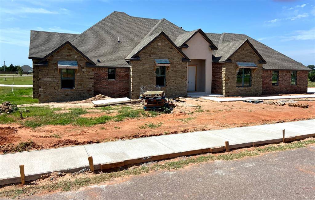 140 W Linn DR, Mustang, OK 73064