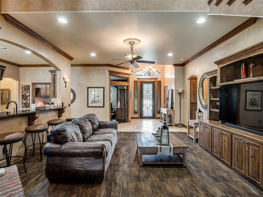 530 Westwind DR, Newcastle, OK 73065