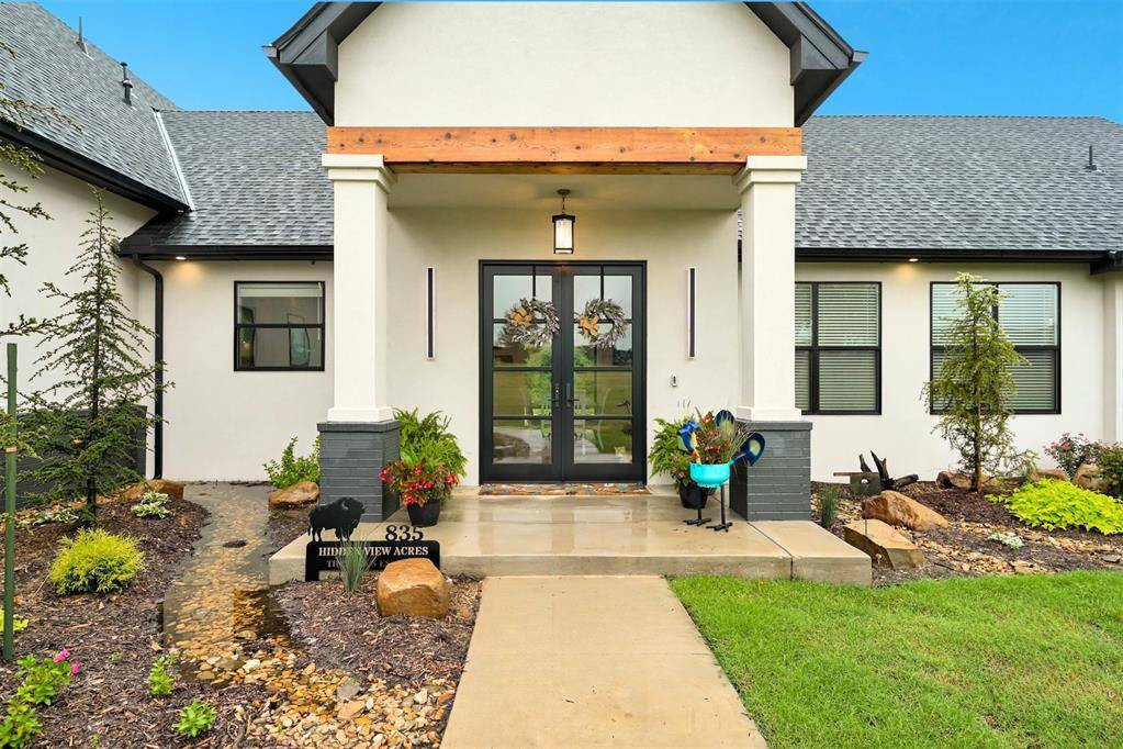835 Hidden View Acres DR, Blanchard, OK 73010