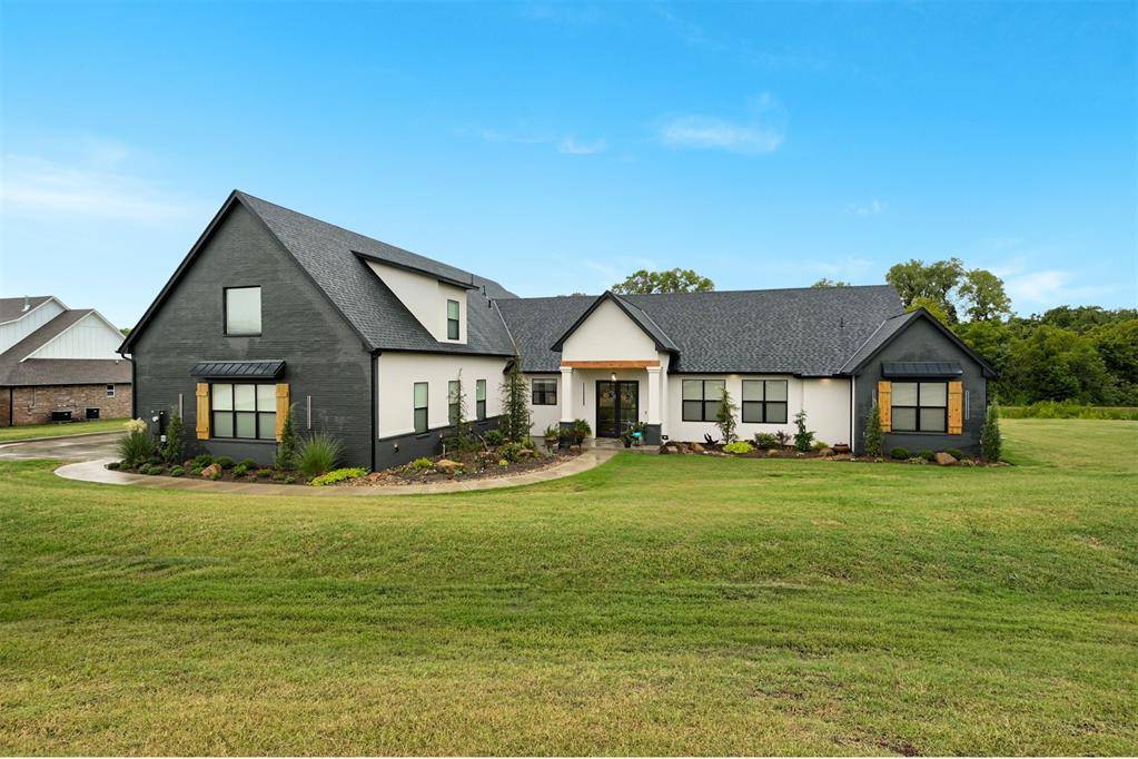 835 Hidden View Acres DR, Blanchard, OK 73010
