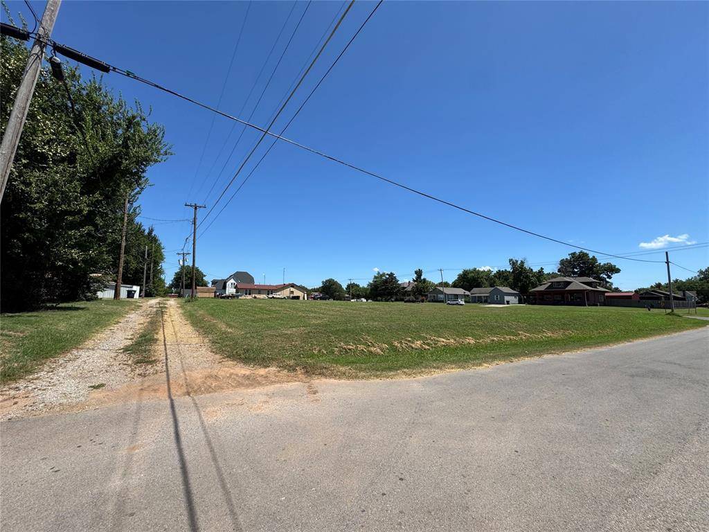 419 W 7th ST, Stroud, OK 74079