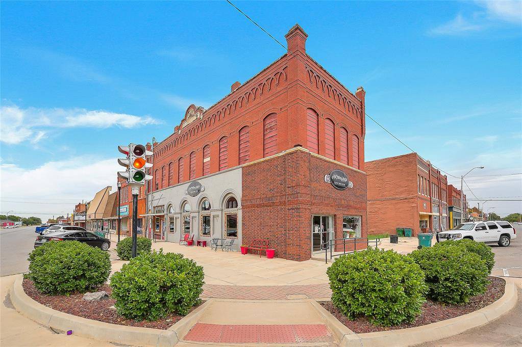100 W 4th ST, Hobart, OK 73651