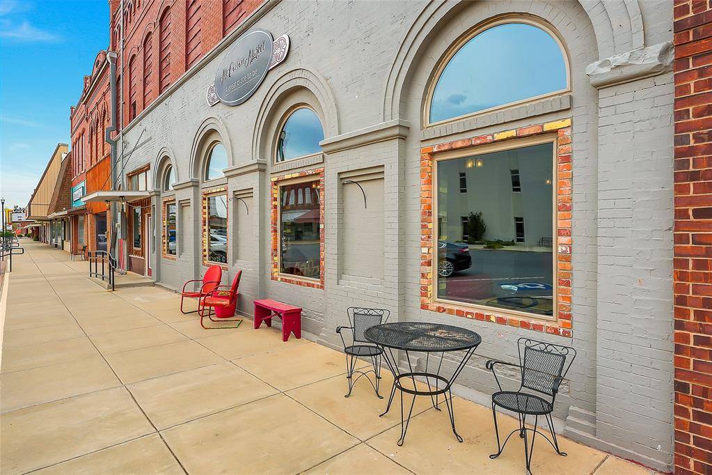 100 W 4th ST, Hobart, OK 73651