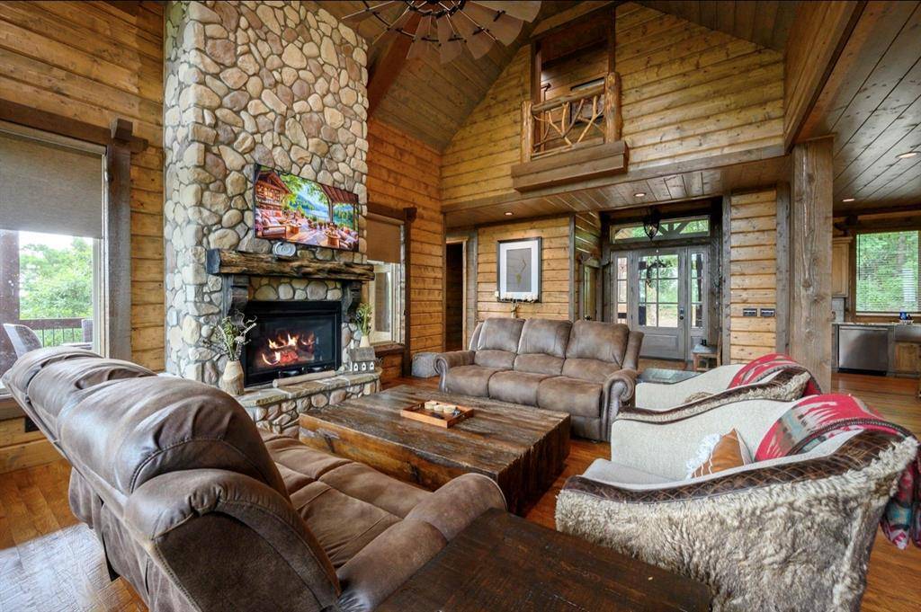 670 MOONSHINER SPRINGS TRL, Broken Bow, OK 74728