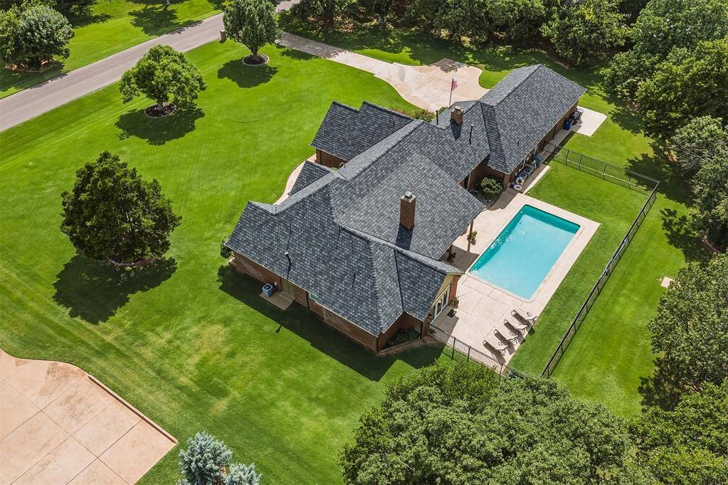 2013 Spirit Wood LN, Edmond, OK 73025