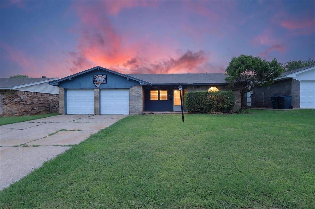 811 Ridgeway DR, Yukon, OK 73099