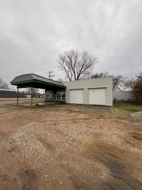 1403 W Columbia ST, Okemah, OK 74859
