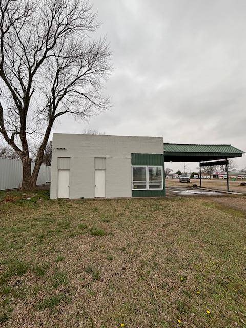 1403 W Columbia ST, Okemah, OK 74859