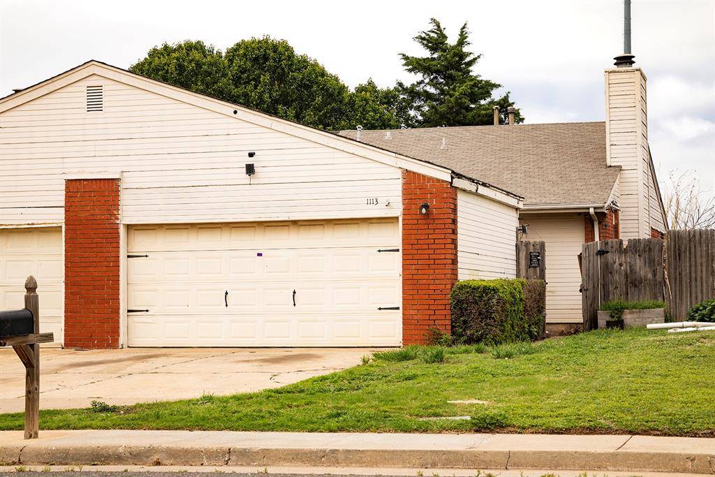 1113 Swan Lake RD, Edmond, OK 73003