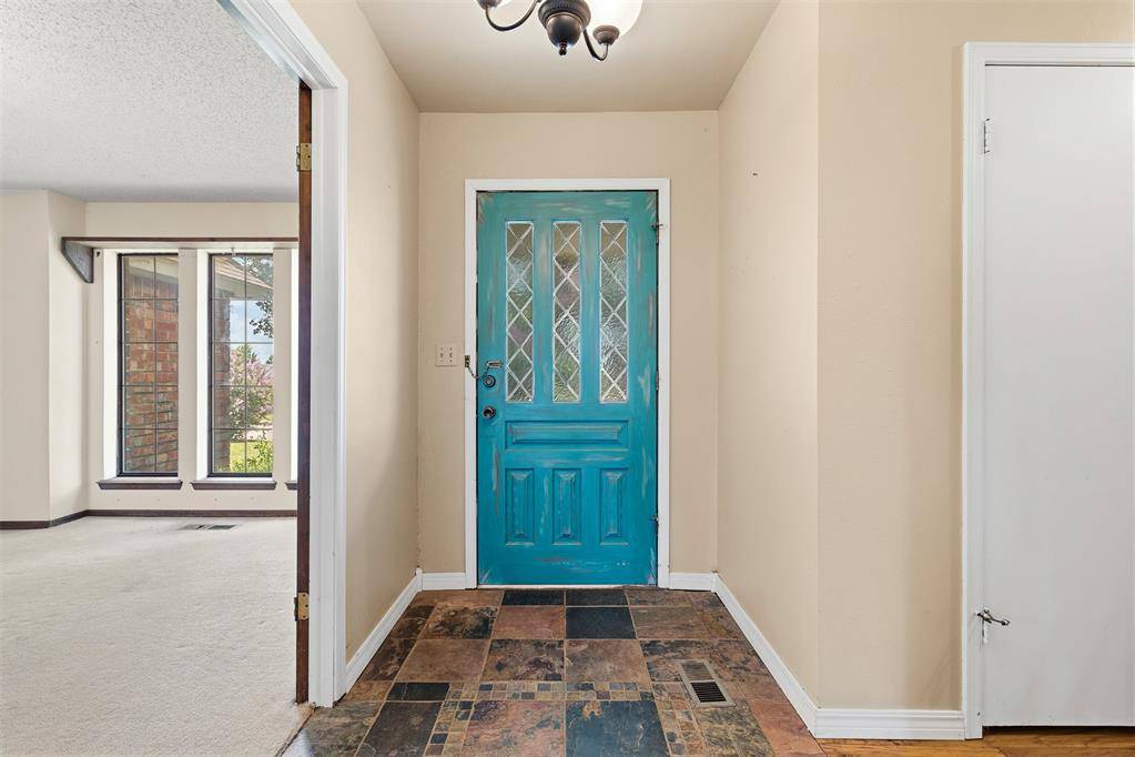 1218 Ridgewood DR, Lindsay, OK 73052