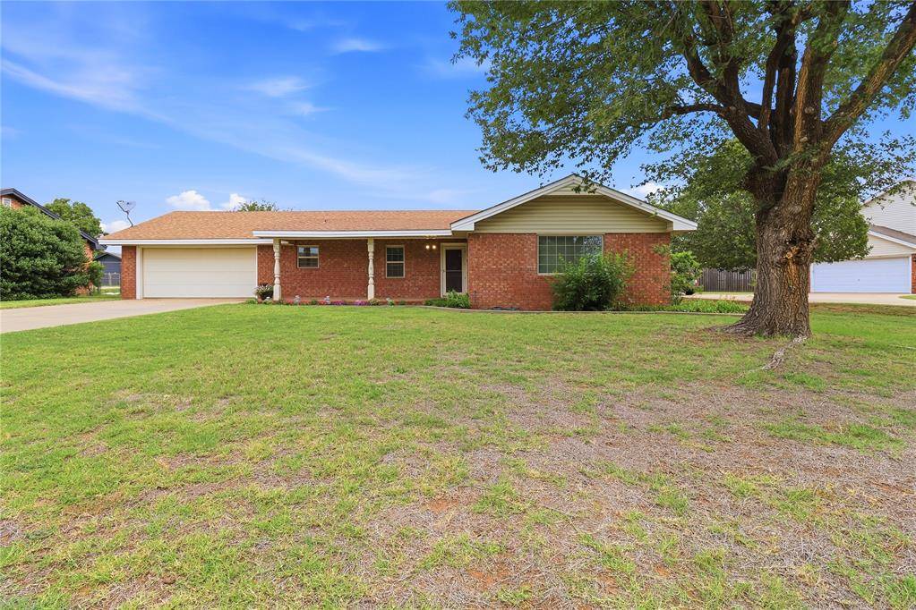 716 N Stadium DR, Hobart, OK 73651