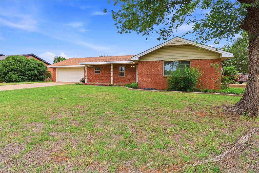 716 N Stadium DR, Hobart, OK 73651