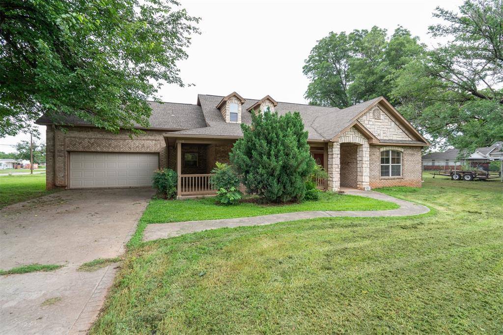 610 W Choctaw ST, Lindsay, OK 73052