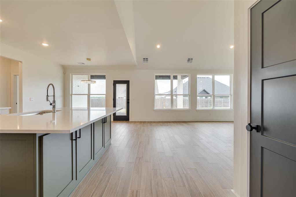 9213 NW 147th TER, Yukon, OK 73099