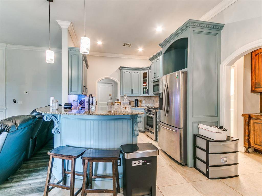 7609 Harold DR, Yukon, OK 73099