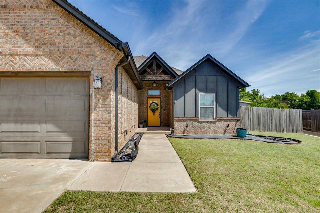 1711 W Blake WAY, Mustang, OK 73064