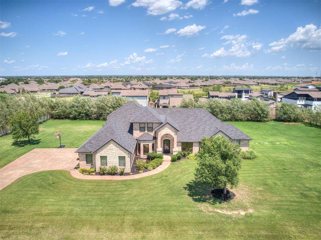 17400 Barrington Hills LN, Edmond, OK 73012