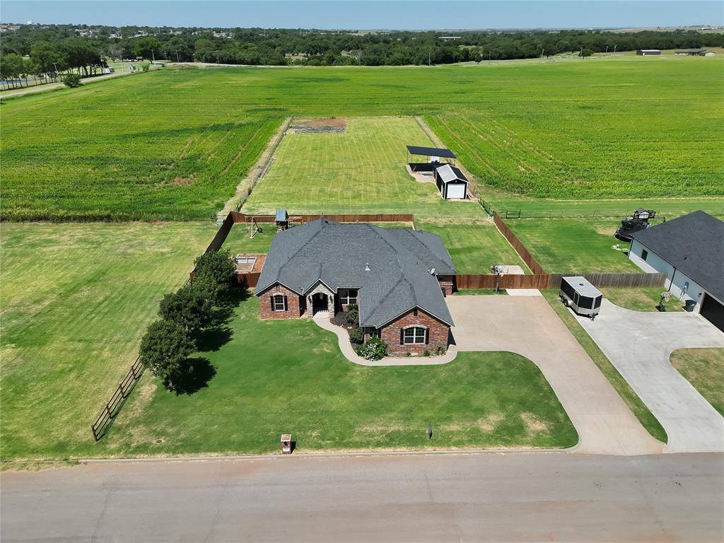 106 Riverview DR, Clinton, OK 73601