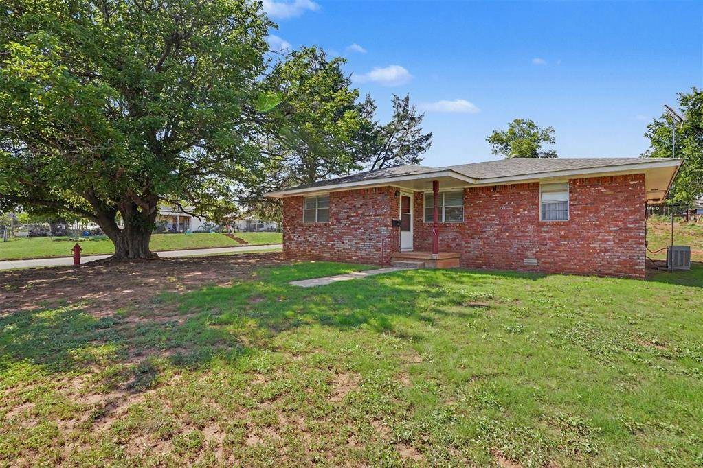 111 W Cedar AVE, Sayre, OK 73662