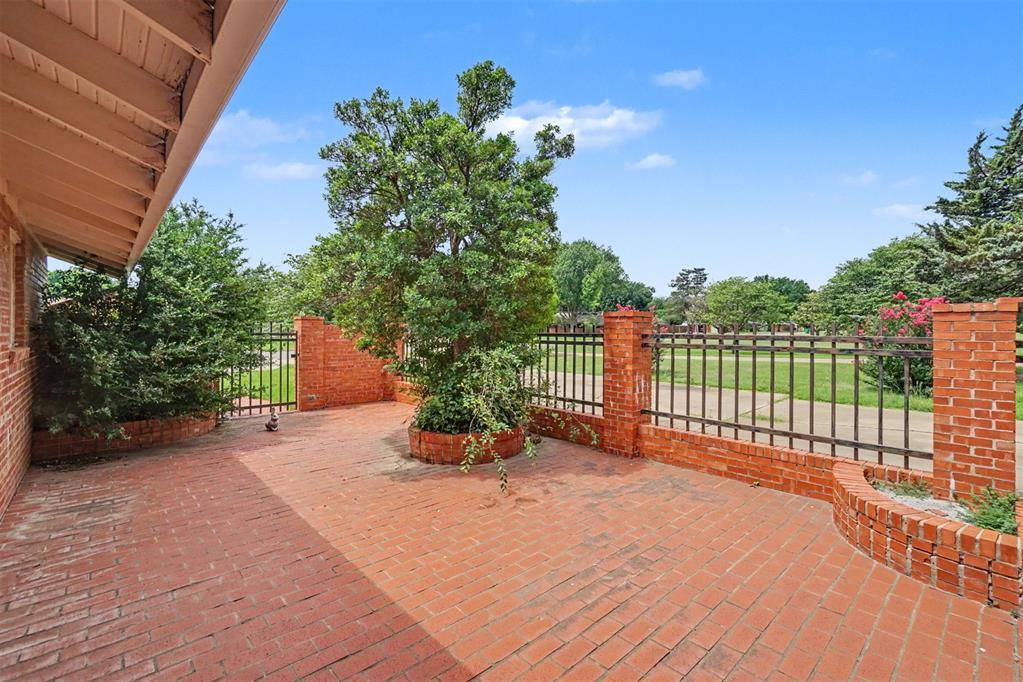 101 E Dogwood ST, Hobart, OK 73651