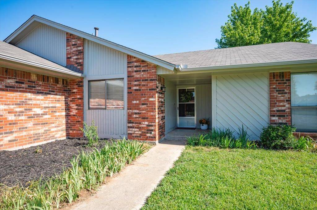 10605 Kristie LN, Midwest City, OK 73130