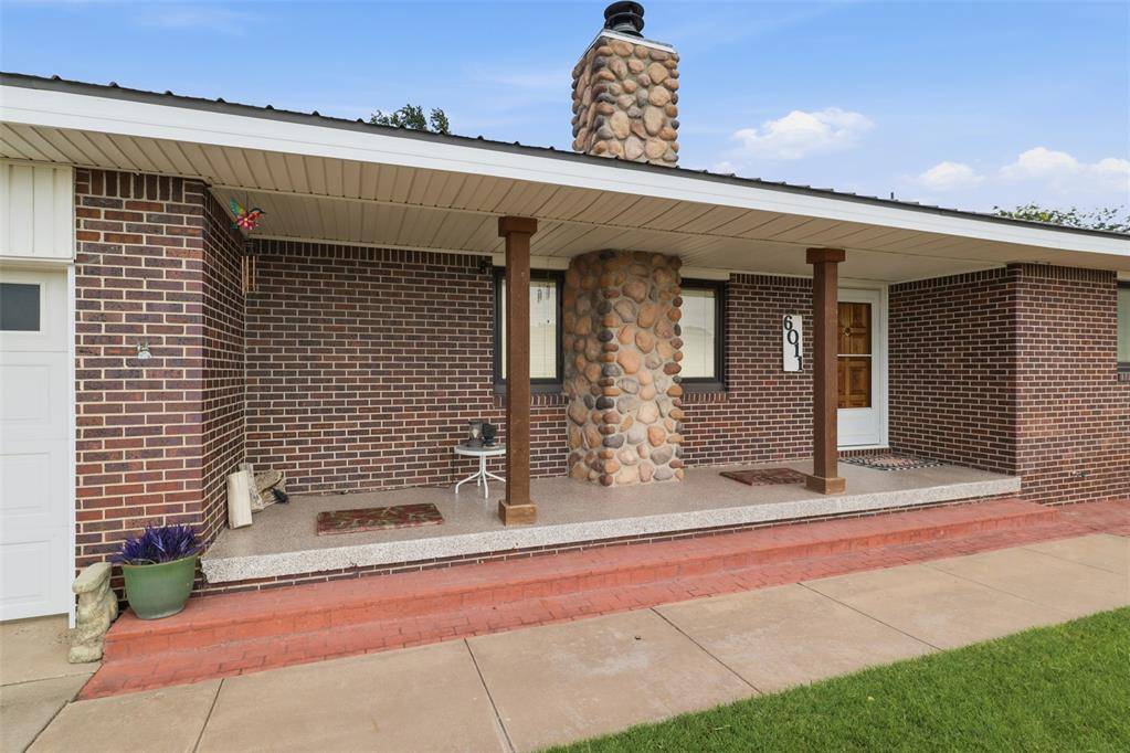 6011 Sunset DR, Guymon, OK 73942