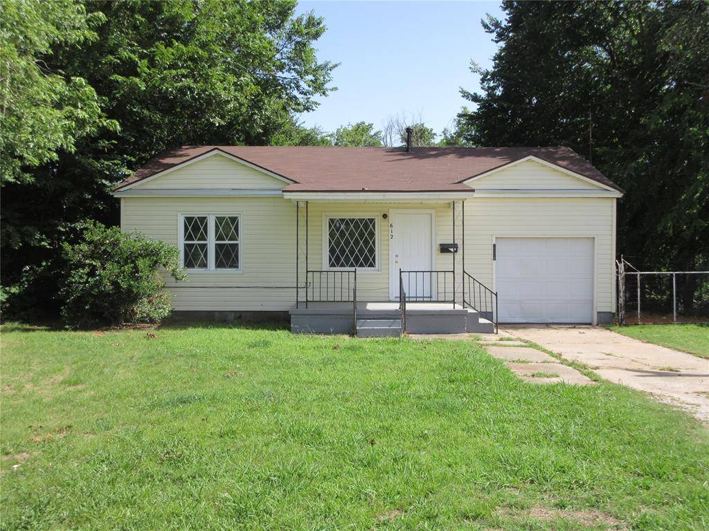 612 E Walnut ST, Tecumseh, OK 74873