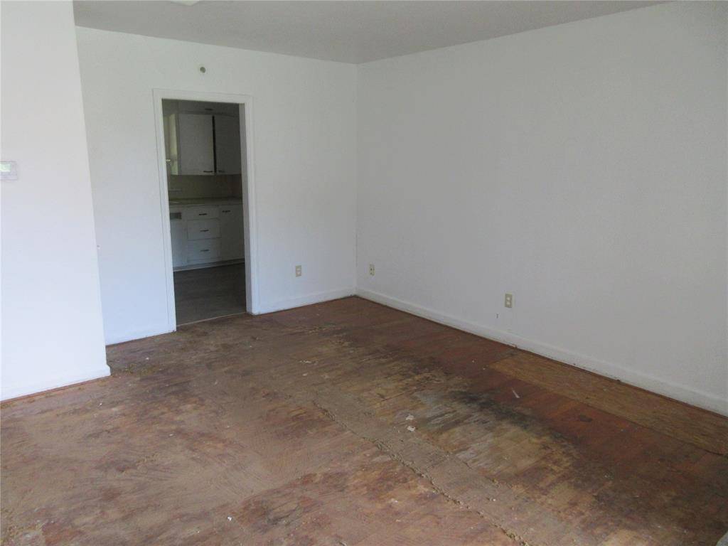 612 E Walnut ST, Tecumseh, OK 74873