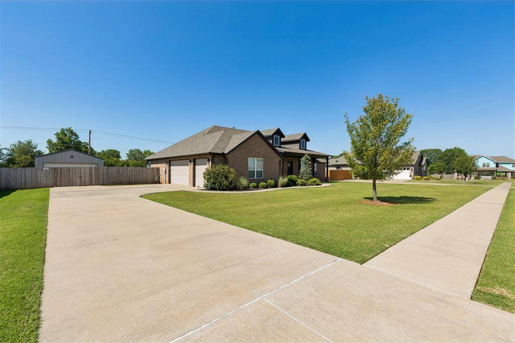 12616 SW 28th ST, Yukon, OK 73099