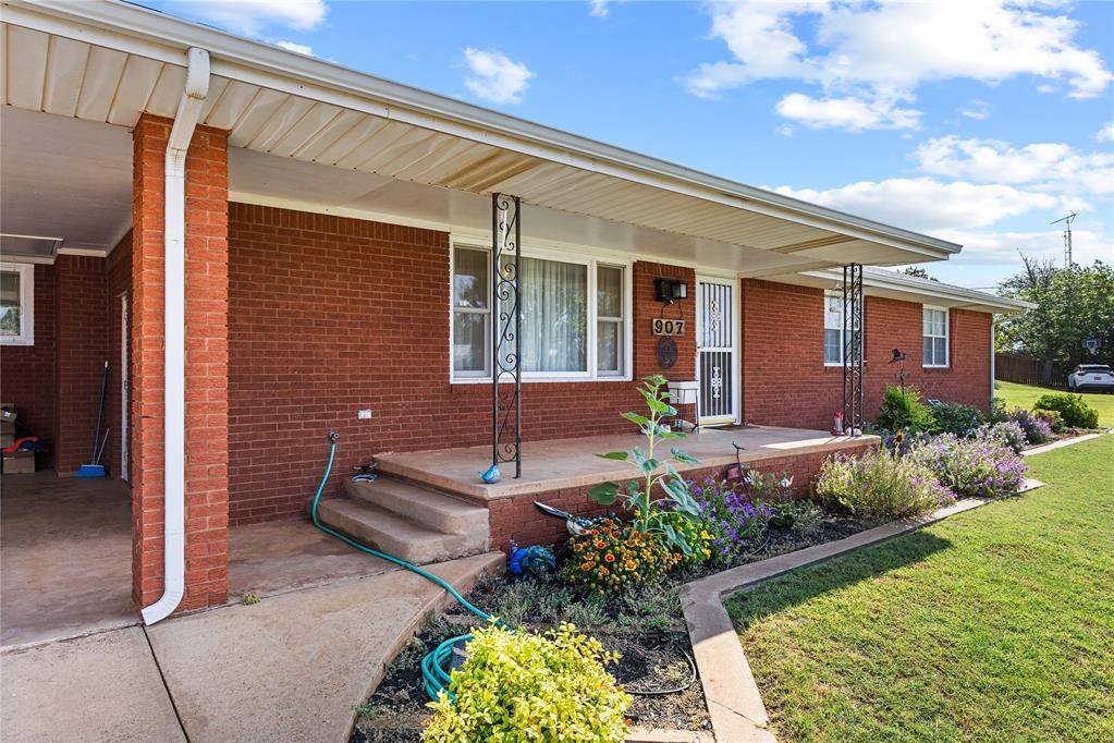 907 Ella ST, Cordell, OK 73632