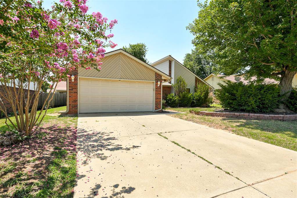 11704 SW 3rd ST, Yukon, OK 73099