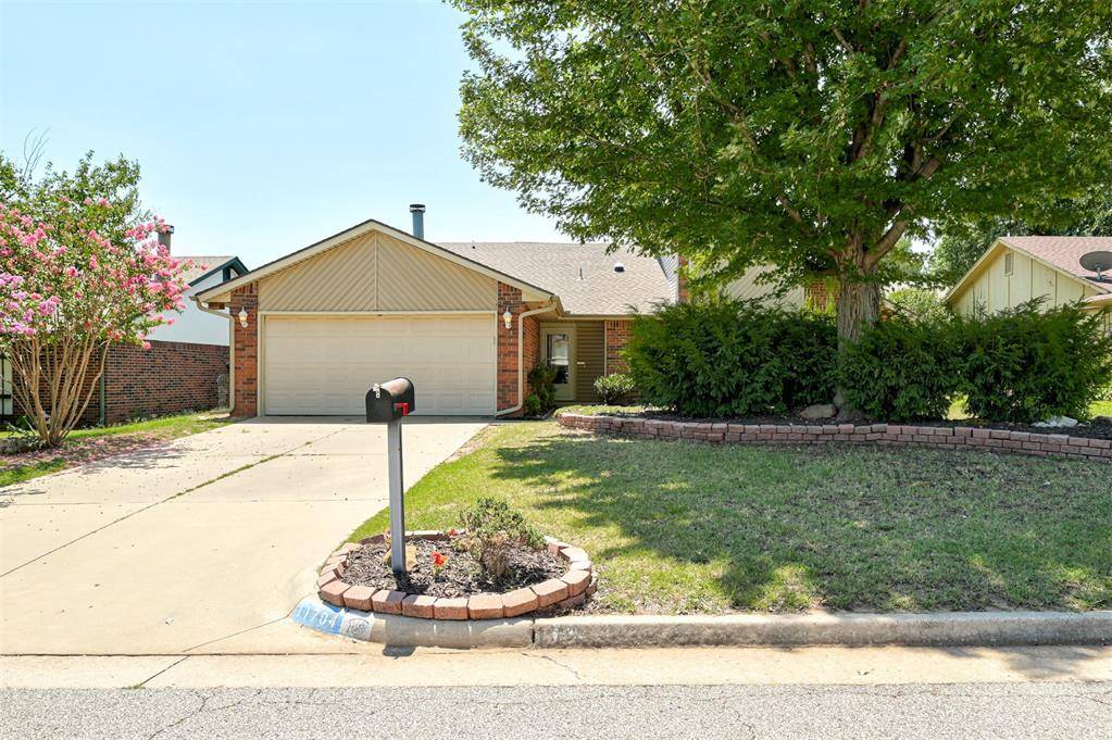11704 SW 3rd ST, Yukon, OK 73099