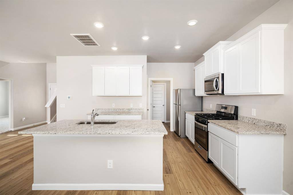 736 Luna WAY, Tuttle, OK 73089