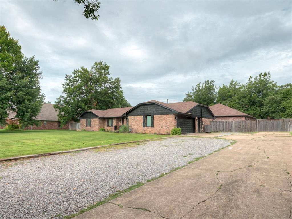 2709 Still Meadow RD, Edmond, OK 73013